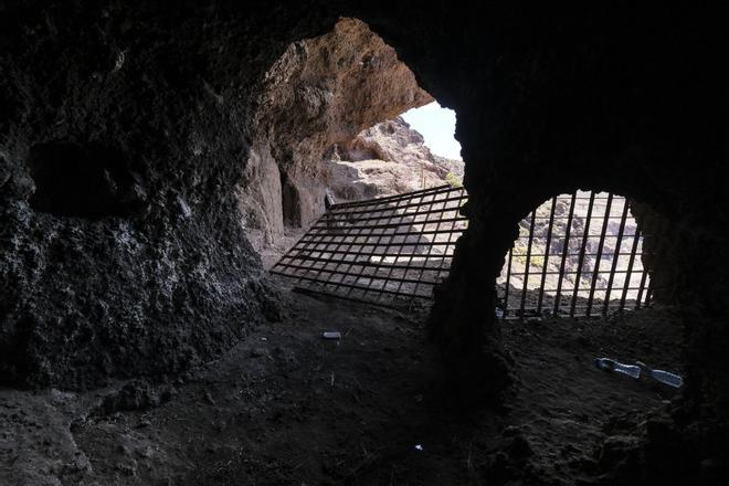 Cuevas de Los Canarios en El Confital