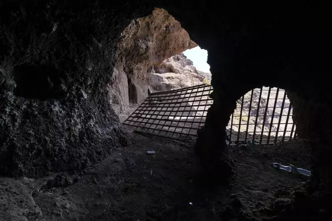 Cuevas de Los Canarios en El Confital