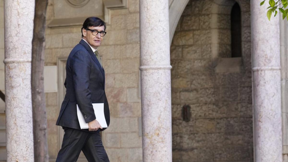 El president de la Generalitat, Salvador Illa, ahir abans de viatjar als EUA. | ALEJANDRO GARCÍA / EFE
