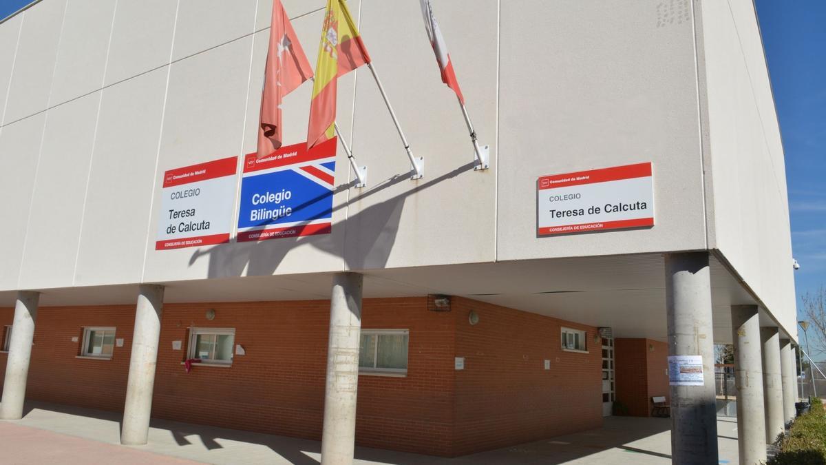 Fachada del CEIP Teresa de Calcuta de San Sebastián de los Reyes, en Madrid.