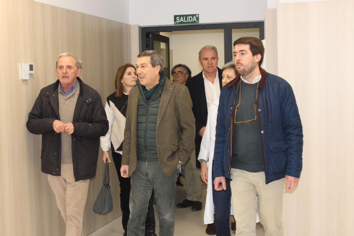 El conseller Marciano Gómez y el alcalde Emilio J. Belencoso en el acto de inauguración del Centro de Salud de Almàssera.