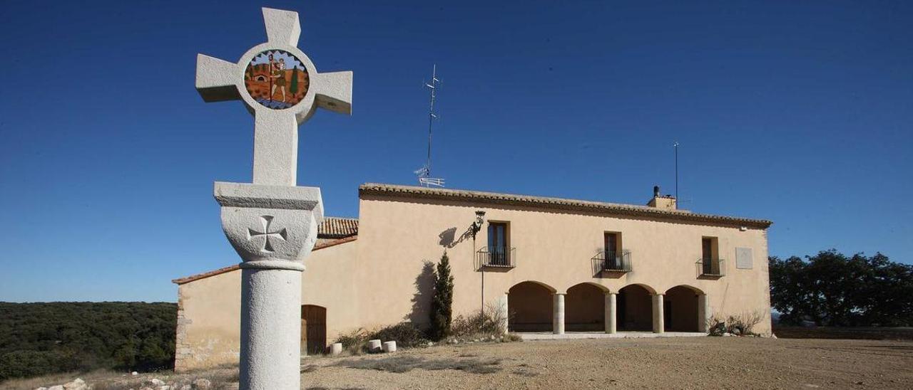 Exterior de la ermita de Sant Cristòfol de la Saranyana donde proyectan un centro de rehabilitación tras su reforma.