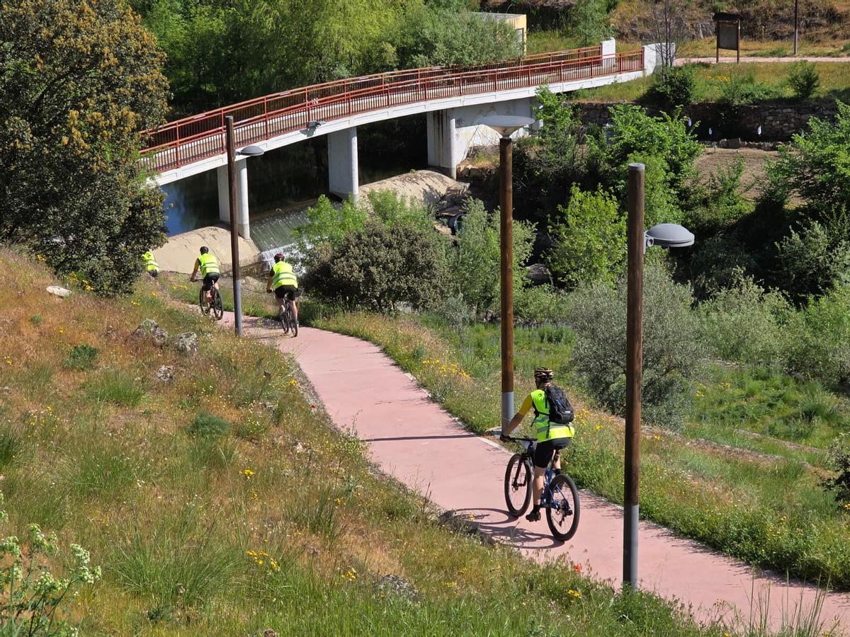 GALERÍA | El ciclismo y el Duero unen La Raya