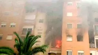 Alarma en Sevilla Este tras un aparatoso incendio en un edificio