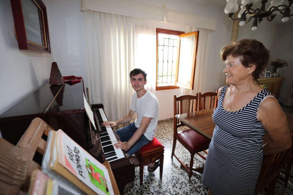 Paella, piscina y piano en Ibiza.