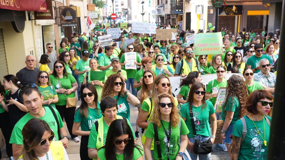 Imagen de archivo de una manifestación con cientos de profesores a finales de mayo en Castellón en el marco de la huelga educativa.