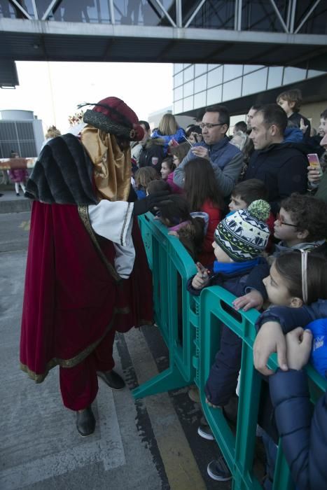 Llegada de los Reyes Magos al aeropuerto de Asturias