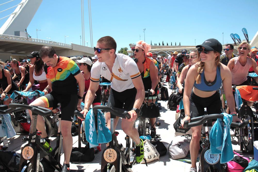 Récord mundial de personas en bicis estáticas en la Ciudad de las Ciencias