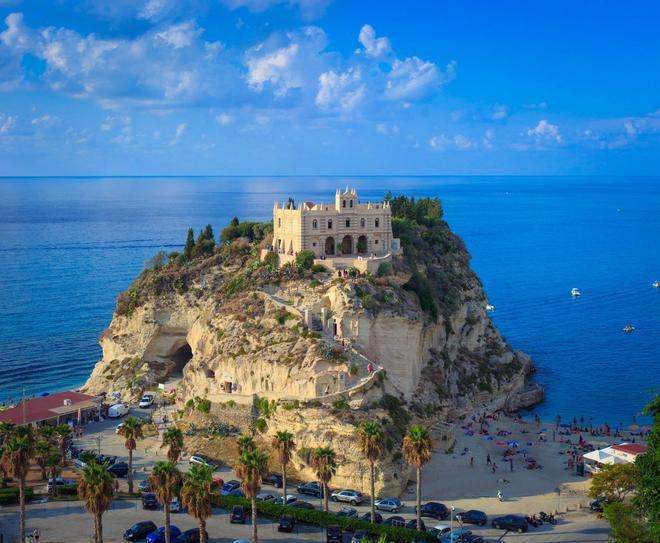 Santuario de Santa Maria dell'isola, Tropea, pueblo más bonito, Italia