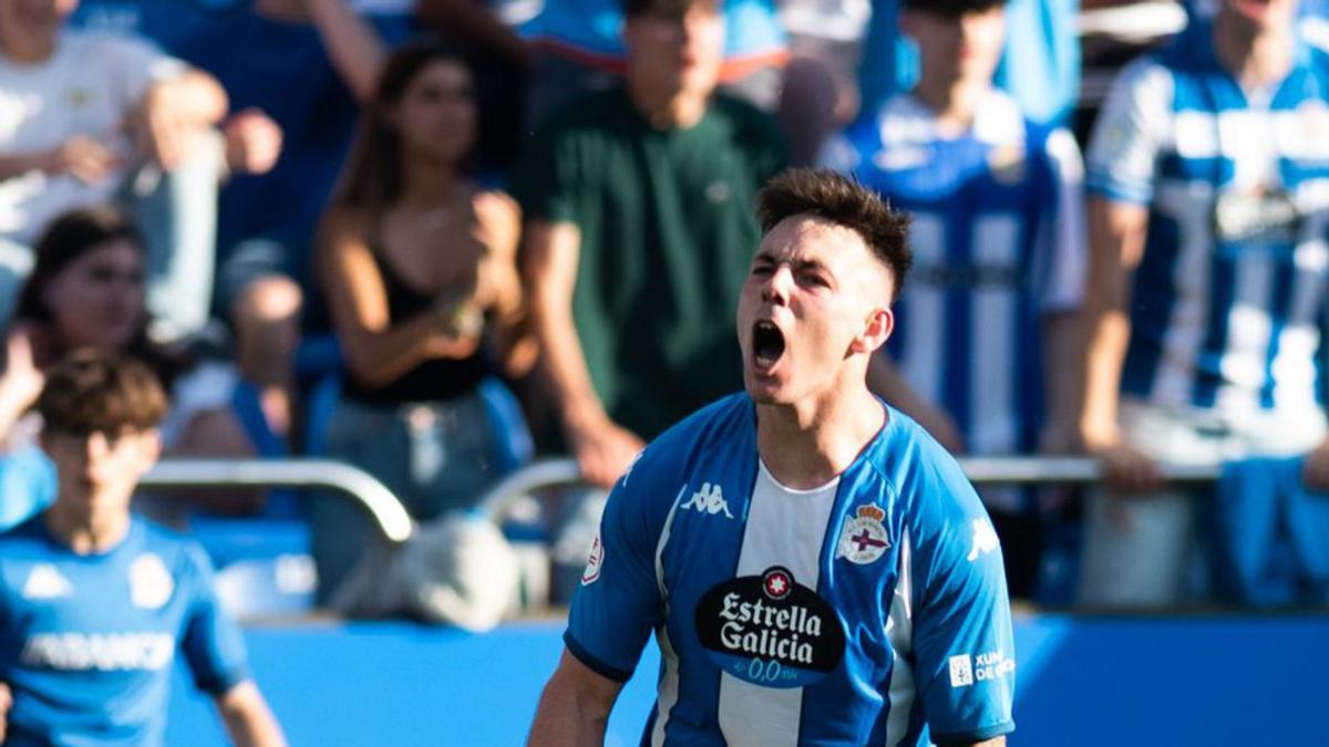 Max Svensson celebra un gol en Riazor. |  // CASTELEIRO / ROLLER AGENCIA