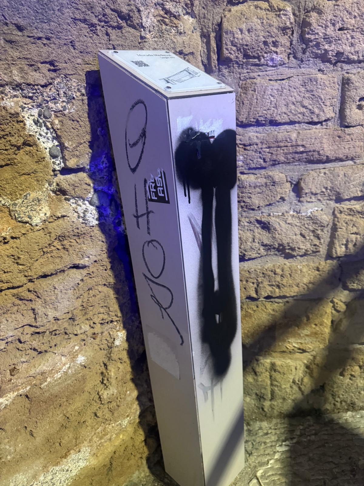 Imagen de otra de las pintadas vandálicas.