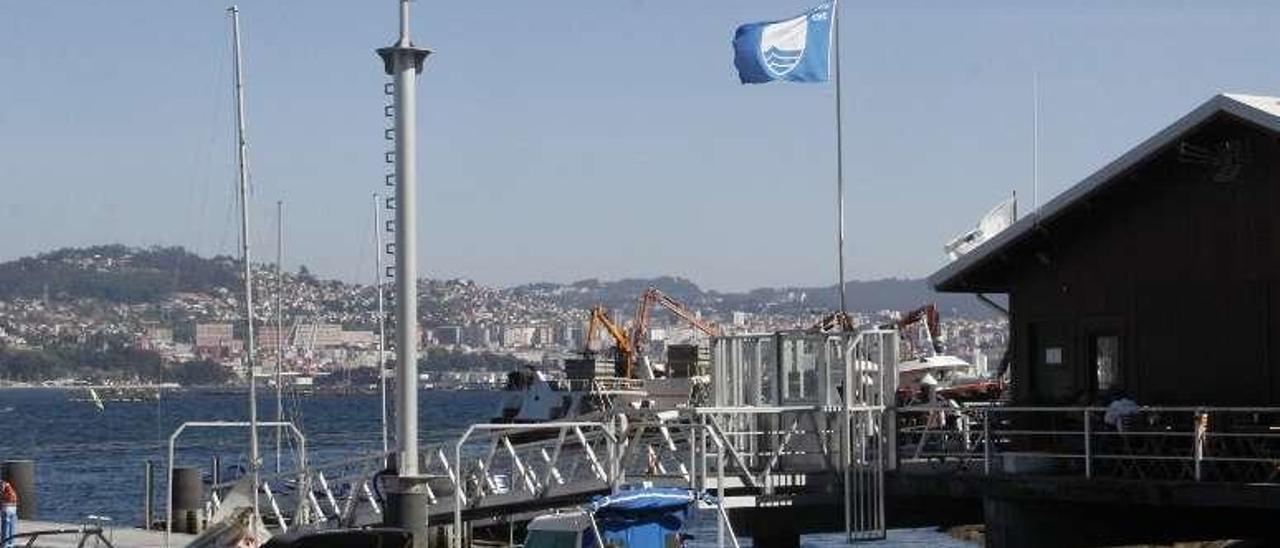 El puerto deportivo de Moaña luce la bandera azul.  // Santos Álvarez