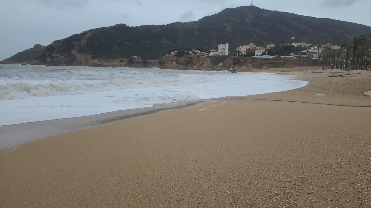 La playa de l&#039;Albir donde han desaparecido parte de los cantos rodados.