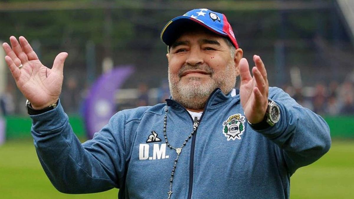 La afición del Newell's homenajea a Maradona
