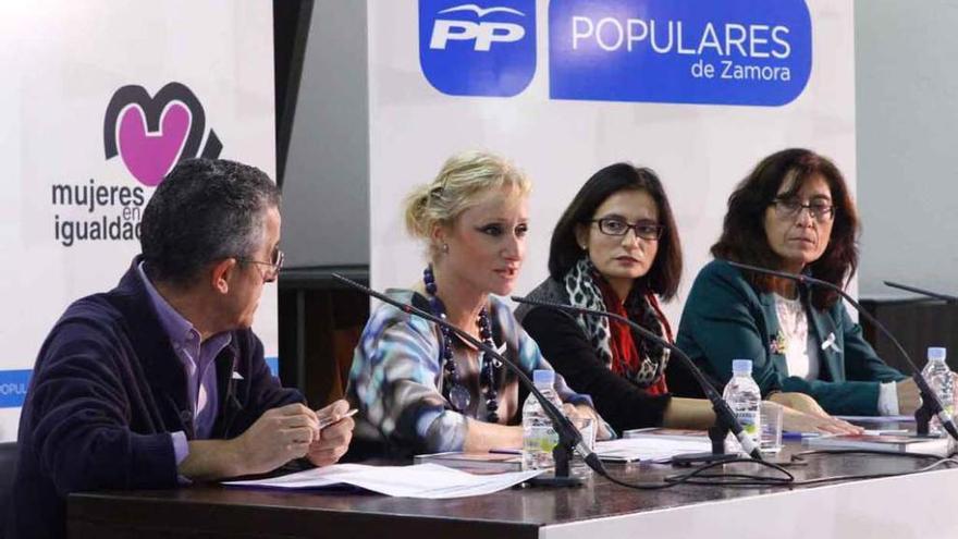 Un momento de la jornada del PP, ayer, en el Colegio Universitario.