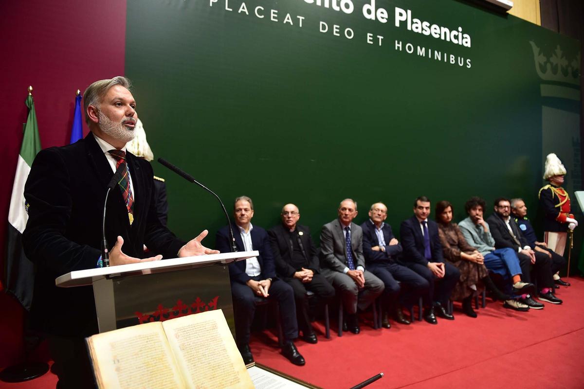 Fotogalería | Plasencia entrega los premios San Fulgencio con Robe Iniesta muy presente
