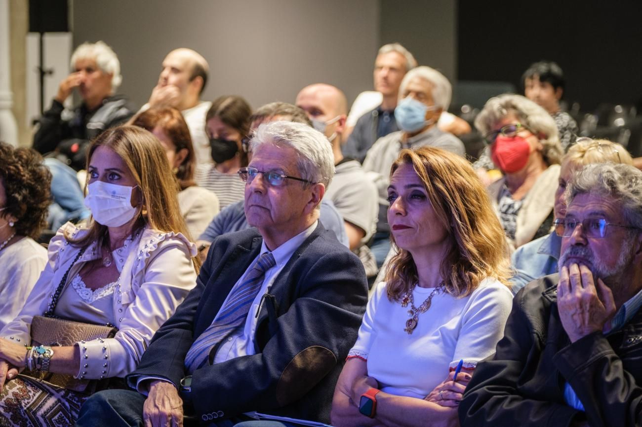 Presentación del libro de Juan Cruz Ruiz 'Mil doscientos pasos'