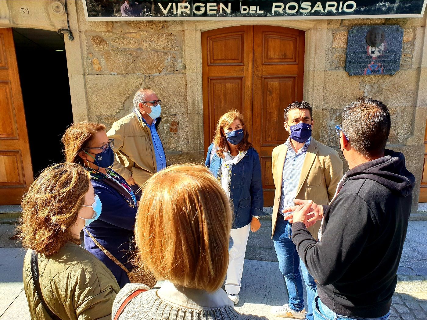 Visita cursada al pósito Virgen del Rosario, de Vilaxoán (Vilagarcía), por la directora xeral de Desenvolvemento Pesqueiro, Susana Rodríguez, y el delegado territorial de la Xunta, Luis López, ayer.