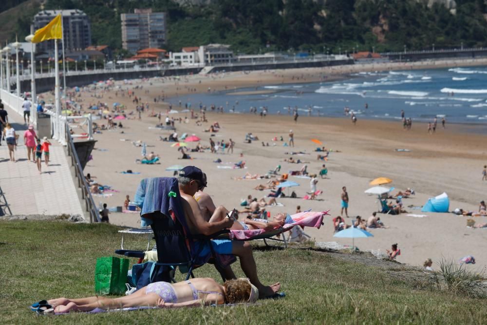 Sábado de playa en Asturias: parcelas de arenal