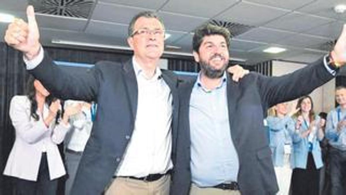 Miras se acerca a la mayoría absoluta y el PSOE se derrumba en la Región