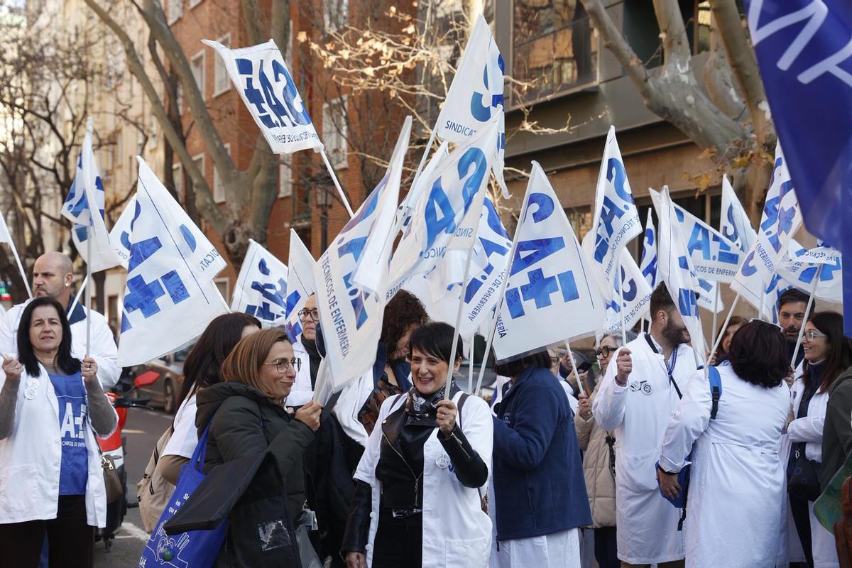 Los sindicatos sanitarios reclaman ante la Conselleria que se cumplan las 35 horas semanales y ampliar plantillas