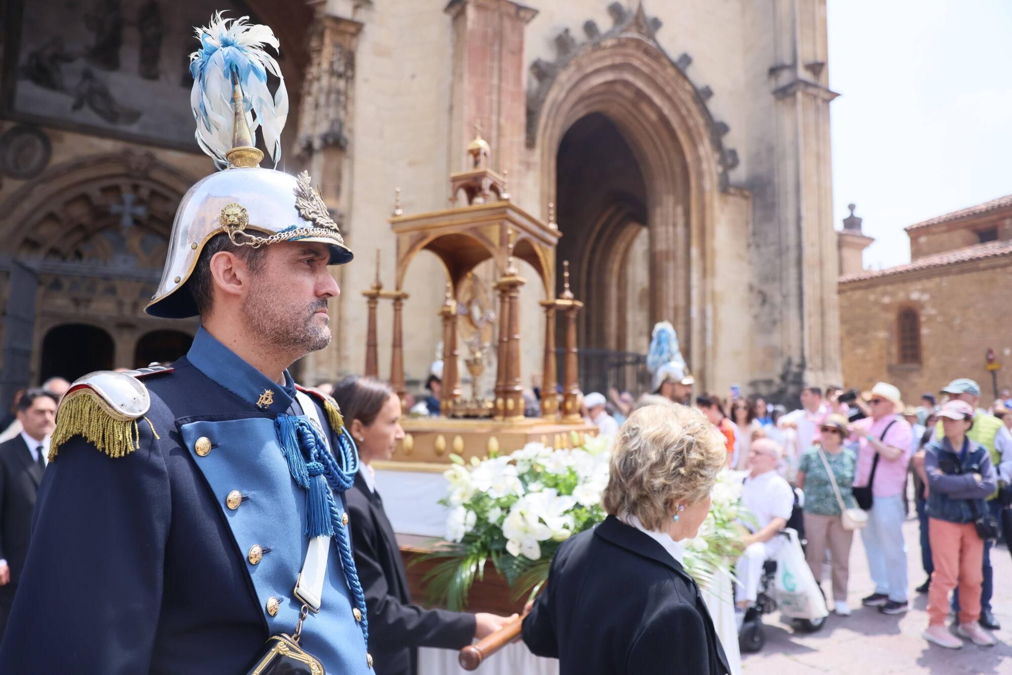 Así fue la misa del Corpus Christi en la catedral de Oviedo.