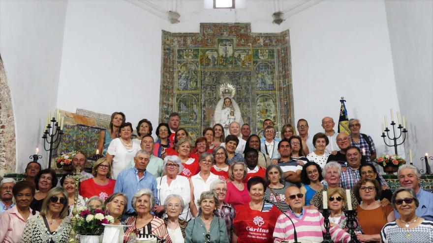El voluntariado de Cáritas del sur de Badajoz cierra curso con un encuentro en Tentudía