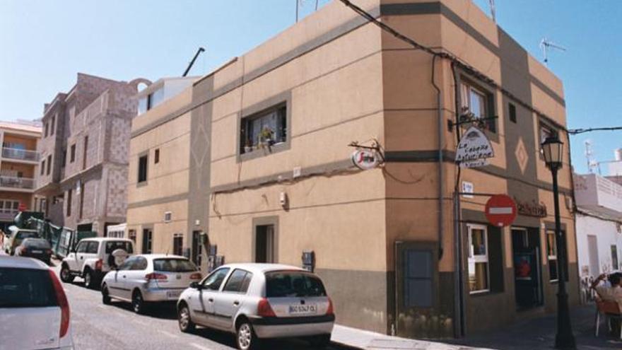 Imagen de la fachada de una de las viviendas de Corralejo que fueron vendidas en Madrid. | lp / dlp