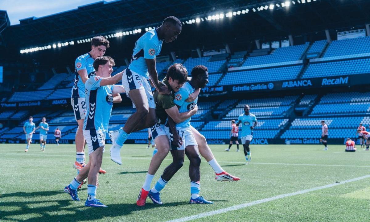 Los jugadores del Celta celebran un triunfo en Balaídos. | E. D.
