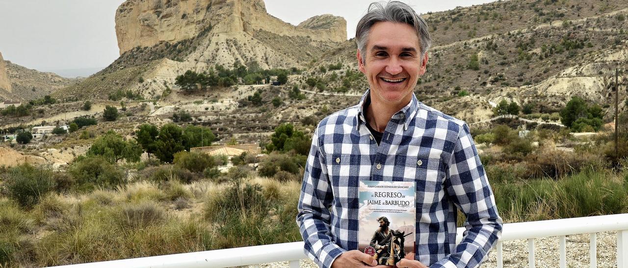 Juan Carlos González dedica su segunda novela al bandolero de Crevillent Jaime El Barbudo