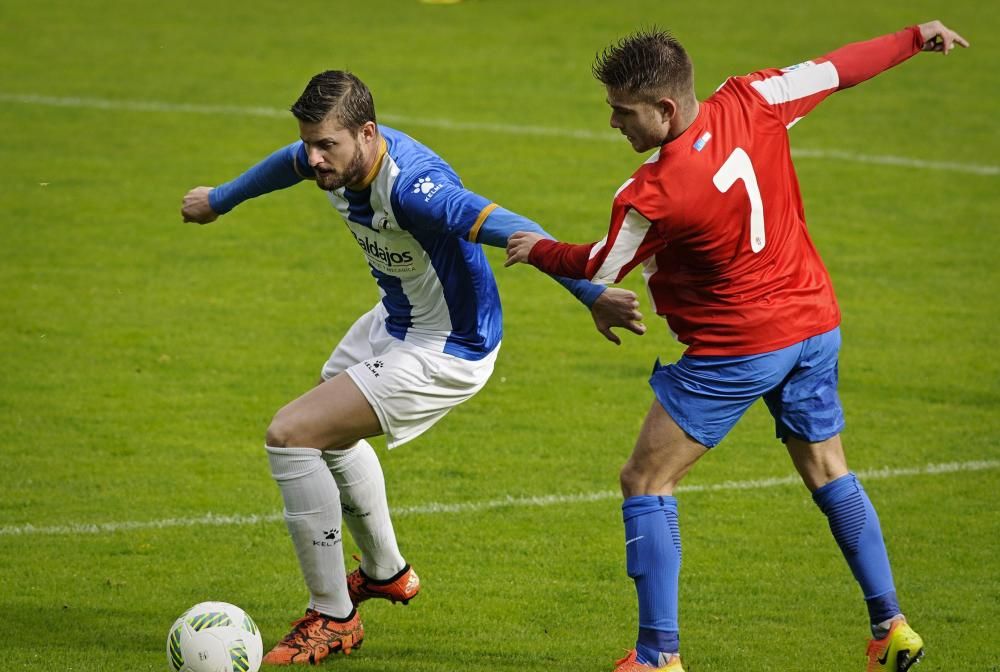 El partido entre el Sporting B y el Real Avilés, en imágenes