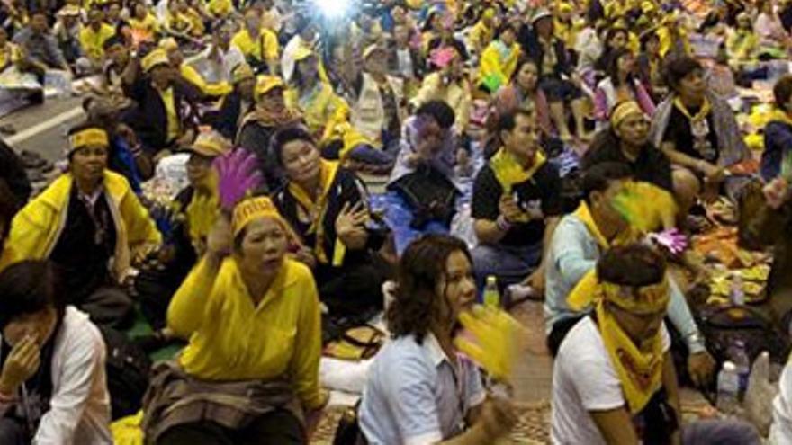 La UE insta a los manifestantes a dejar los aeropuertos de Bangkok