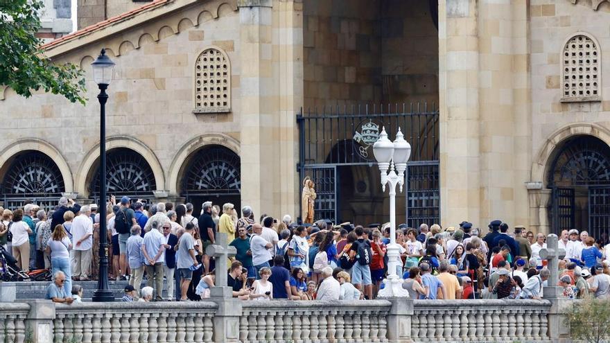 «La villa que nació del mar» se une a la Armada en su día de la patrona, la Virgen del Carmen