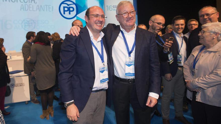 Valcárcel y Pedro Antonio Sánchez, en el último congreso regional del PP.