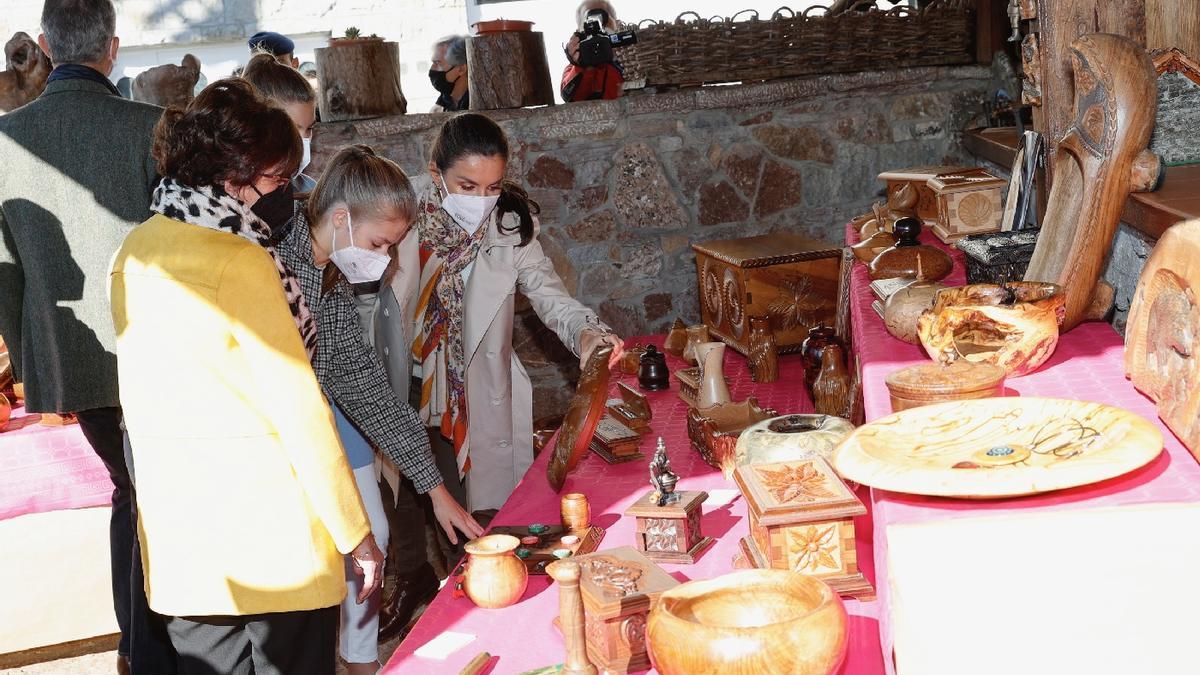 Pueblo Ejemplar 2021: La Familia Real visita Santa María del Puerto, en Somiedo