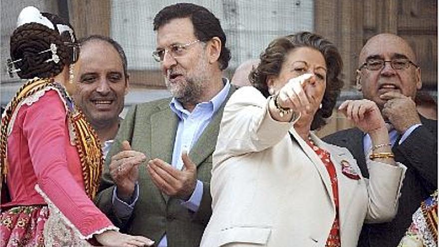 Camps y Rajoy asisten a la &quot;mascletà&quot;, el 14 de marzo, en la última visita a Valencia.