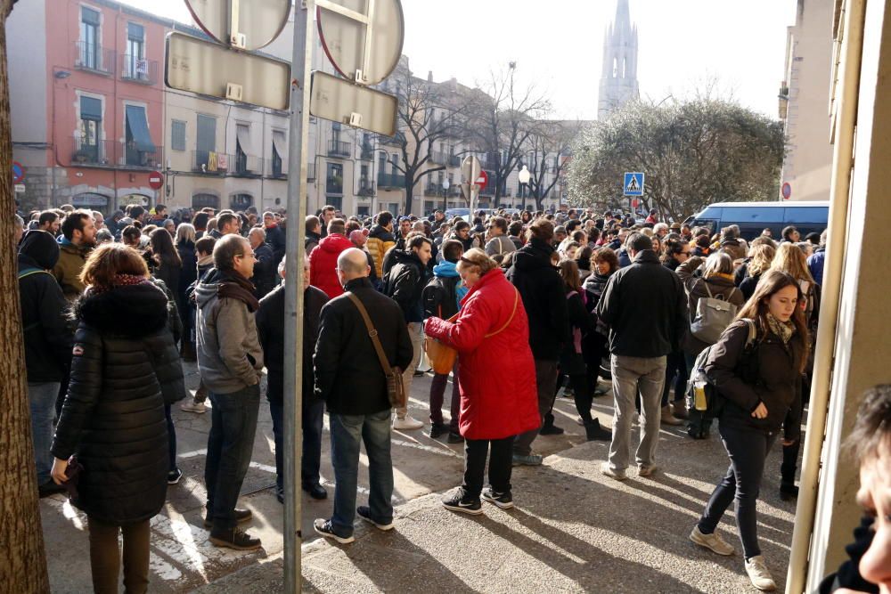 Concentració de protesta per les detencions dels alcaldes de Verges i Celrà