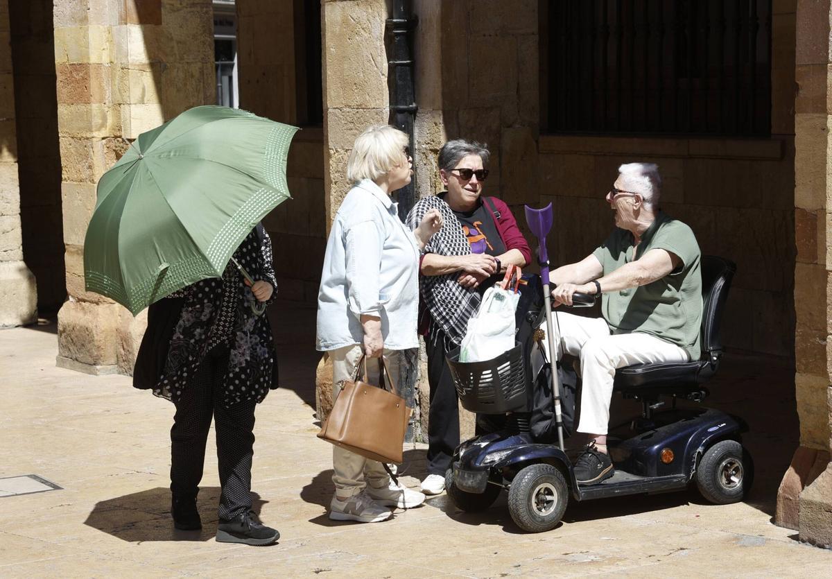 EN IMÁGENES: Asturias sofoca la ola de calor de mayo en la playa