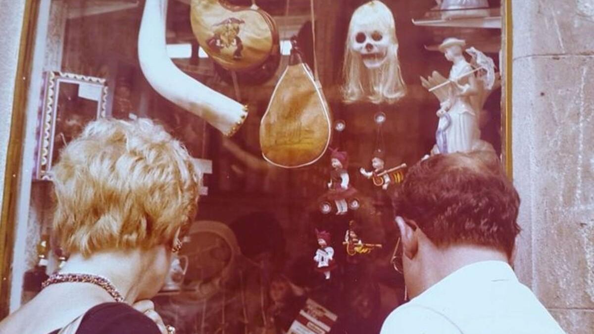 Escaparate de Pepe Caralladas, en la rúa do Franco