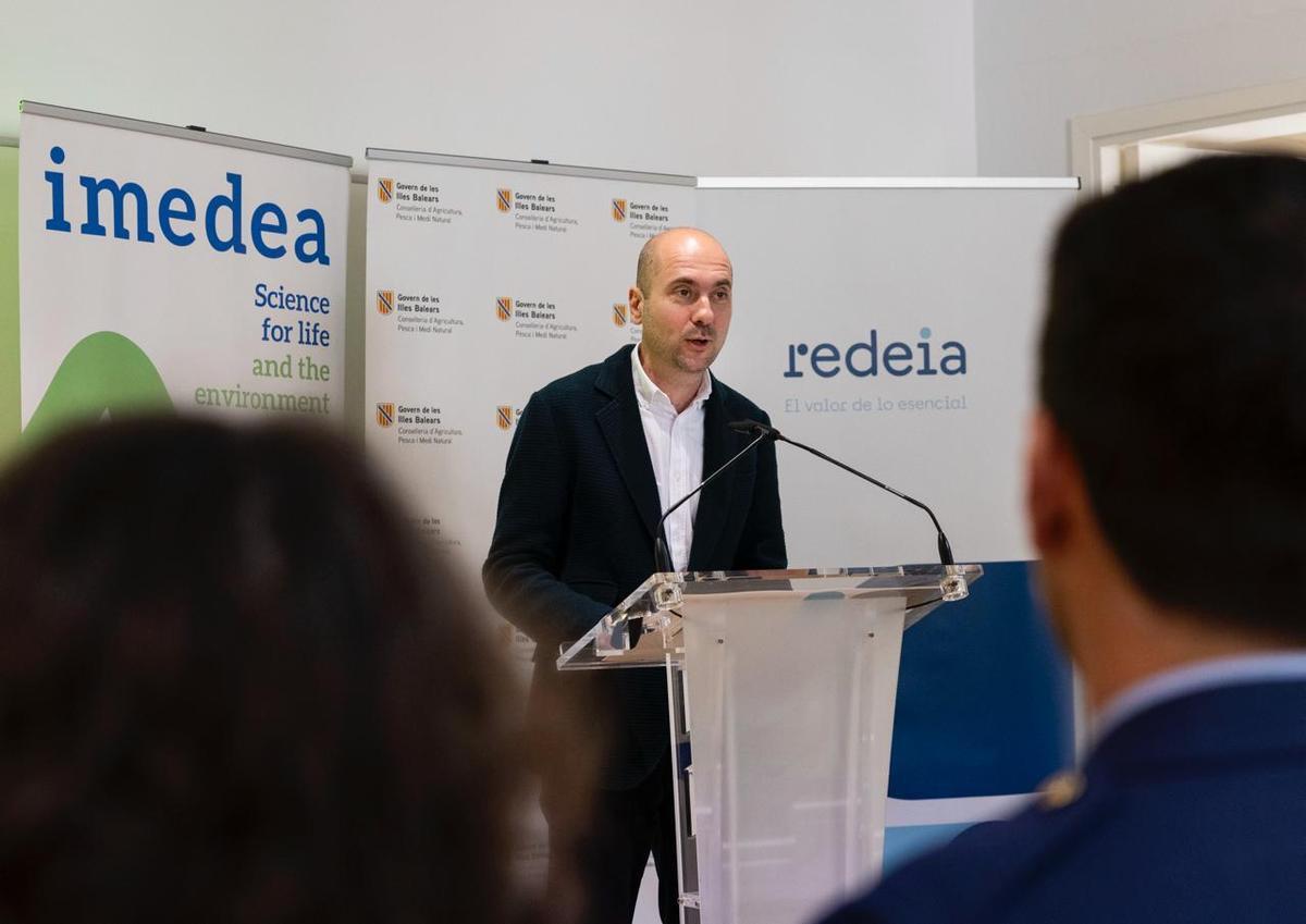 El delegado de Red Eléctrica en Baleares, Eduardo Maynau, este miércoles en el IMEDEA.