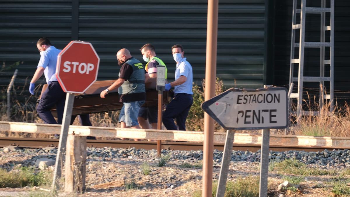 Cuatro fallecidos en el arrollamiento de un coche por un tren en Novelda