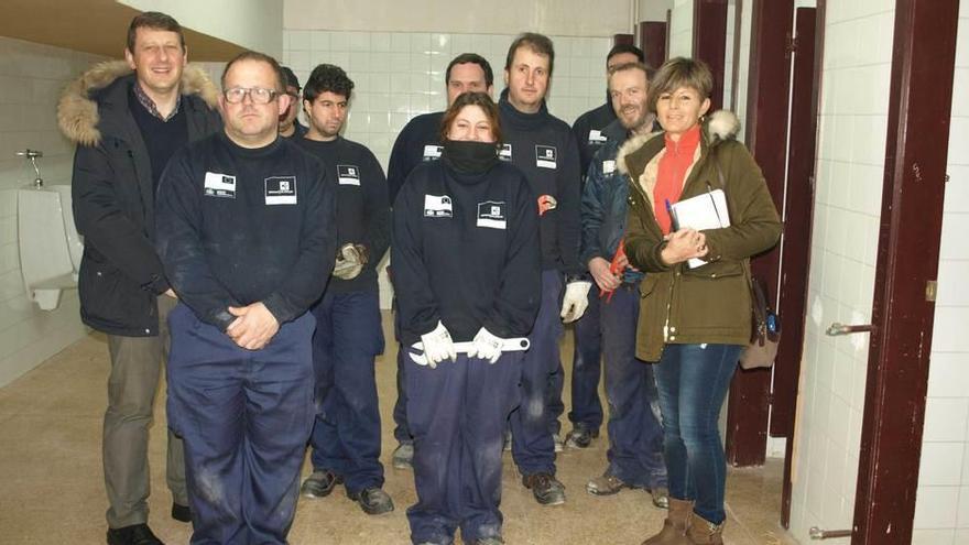 José Ramón Feito, con los participantes en el curso y la directora del taller, Elena Charro.