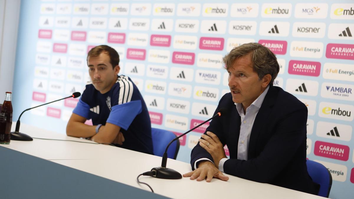 Lalo Arantegui, junto a Rubén Díez en la presentación del zaragozano, de Escudero y de Gabilondo.