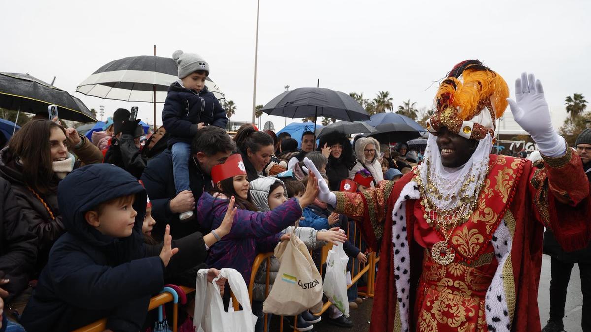 Los Reyes Magos llegan al puerto de València para dar comienzo a la cabalgata