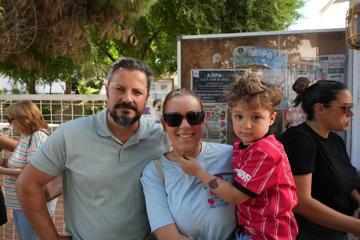 La manifestación en el colegio Lope de Vega, de Badajoz, en imágenes
