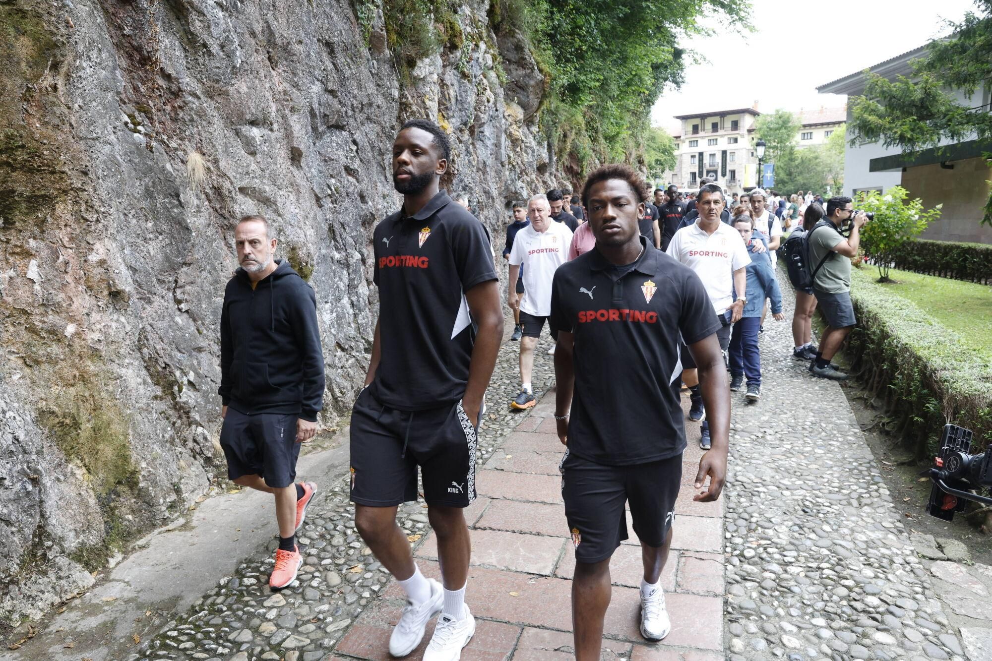 EN IMÁGENES: Visita del Sporting a La Santina en Covadonga