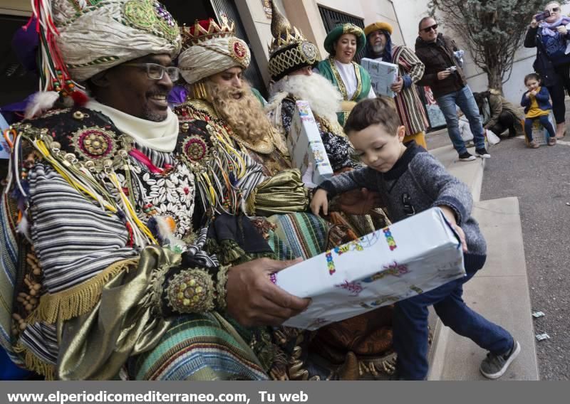 Los Reyes Magos reparten regalos en la provincia