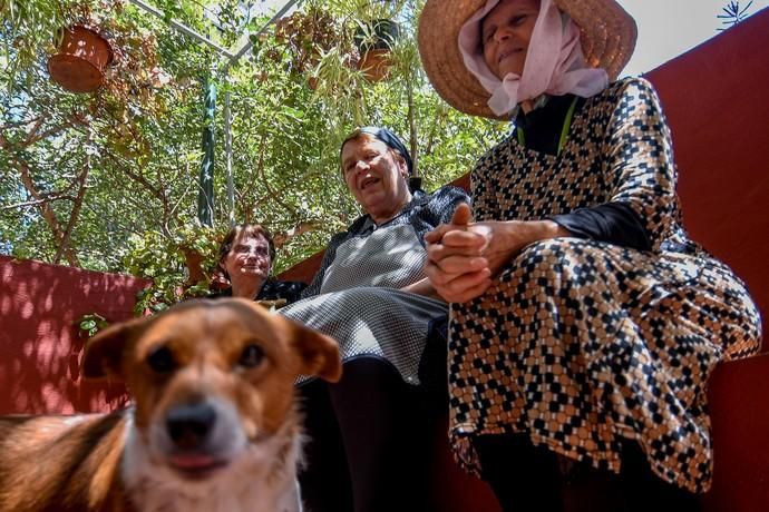 REPORTAJE MUJERES DE GUAYADEQUE