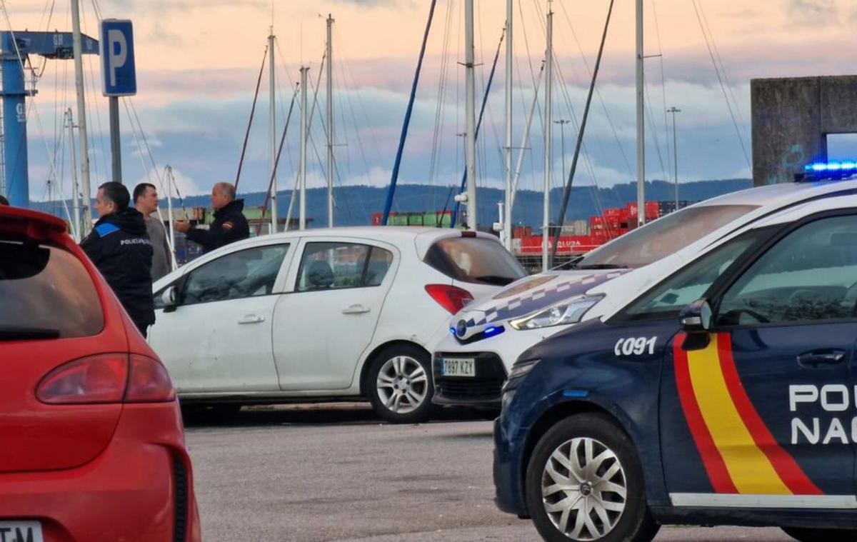 Efectivos de Policía Local y Policía Nacional en la TIR. |   //  M.M.