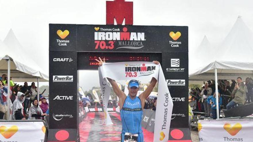 Zieleinlauf: Andreas Dreitz holt das Ironman-Triple